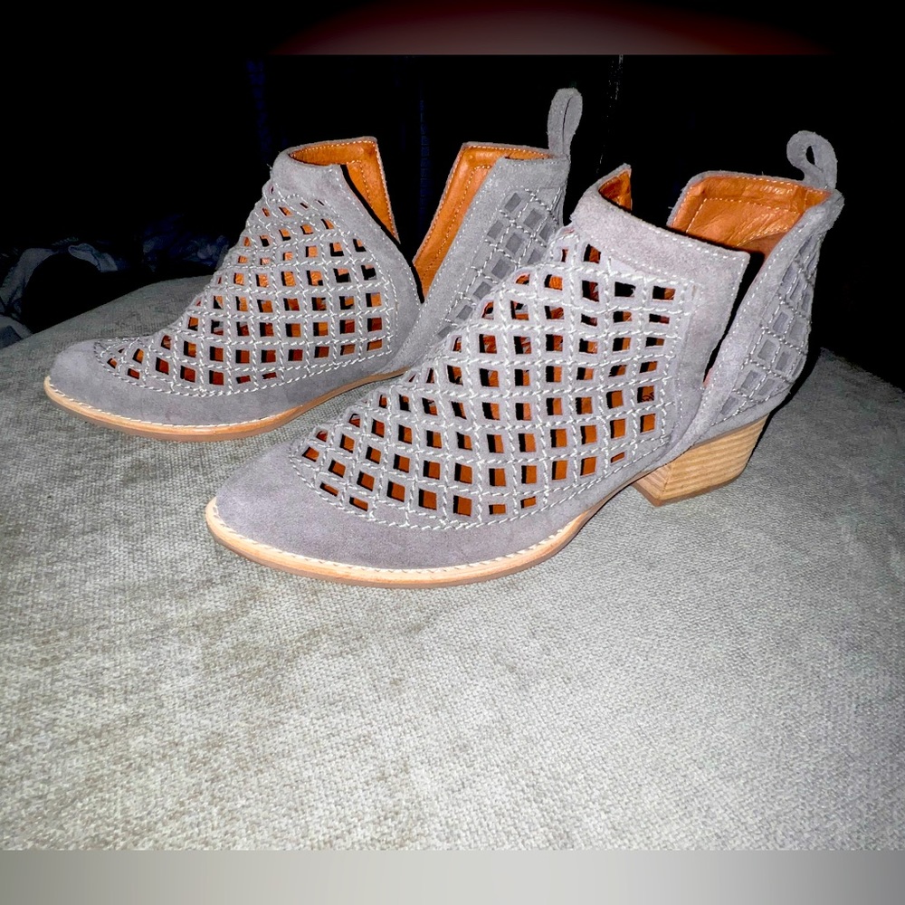 Jeffrey Campbell gray boots, size 8.5